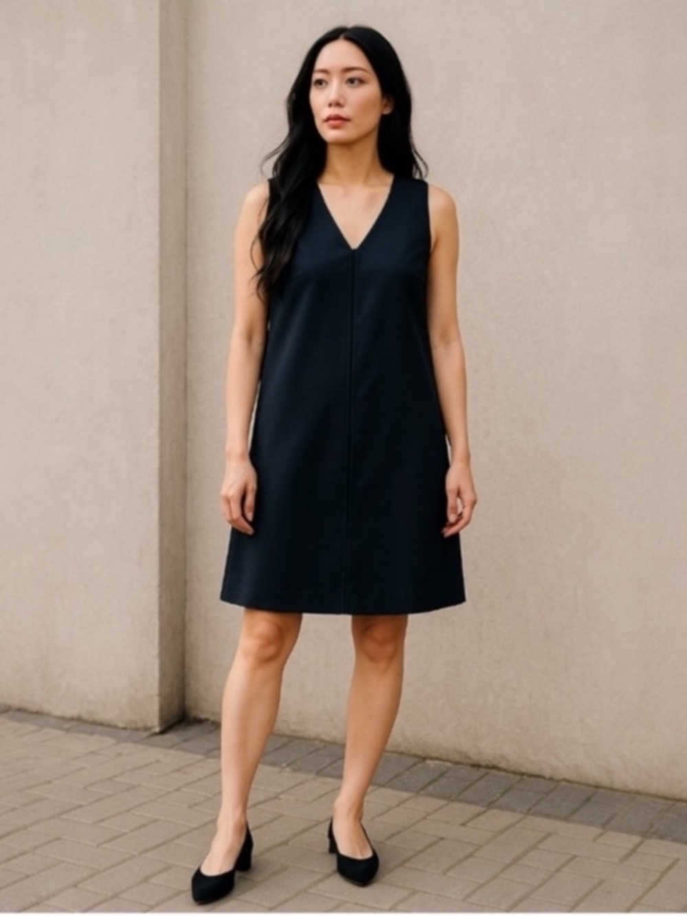 Club Monaco classic minimalist aesthetic black sleeveless shift dress size 6